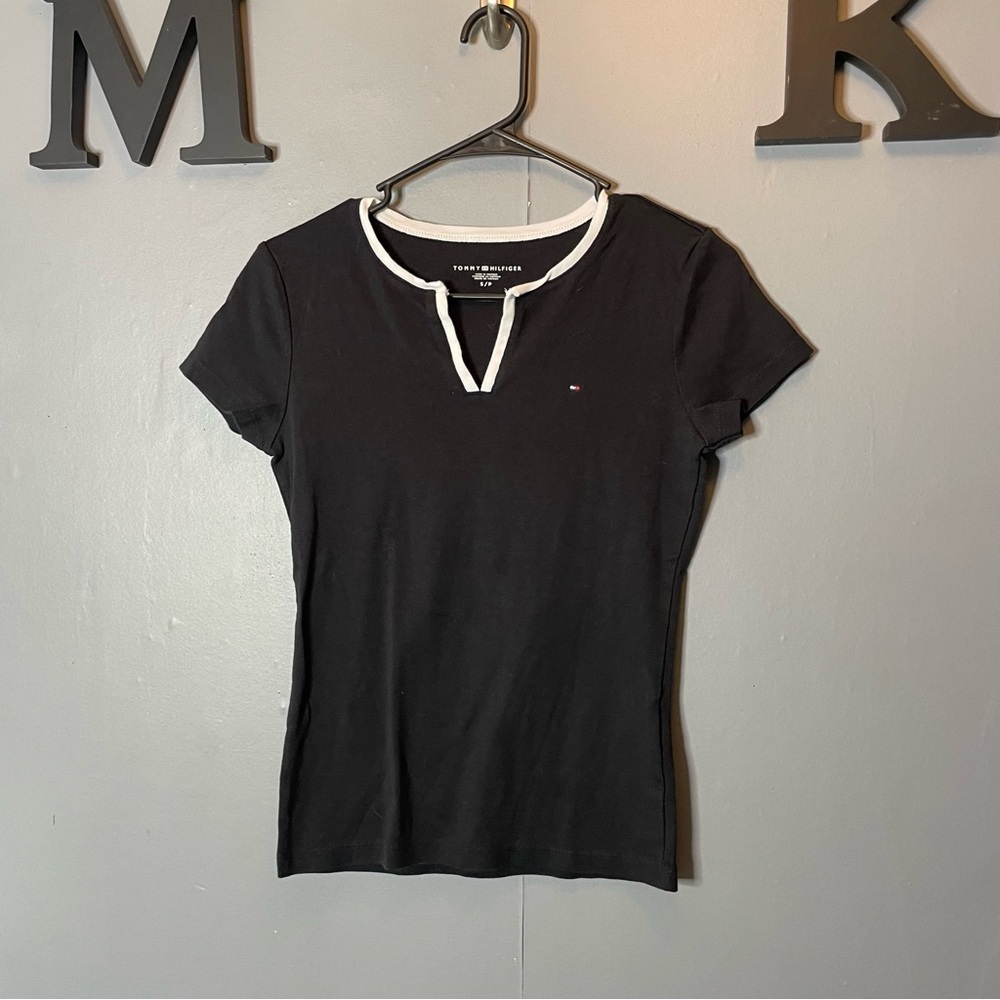 Tommy Hilfiger Women's Black T-Shirt size small‎